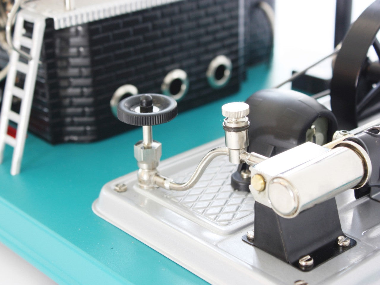 Metal Steam Engine with Street Light