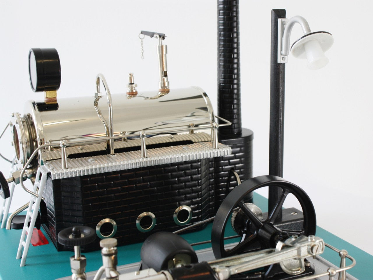 Metal Steam Engine with Street Light