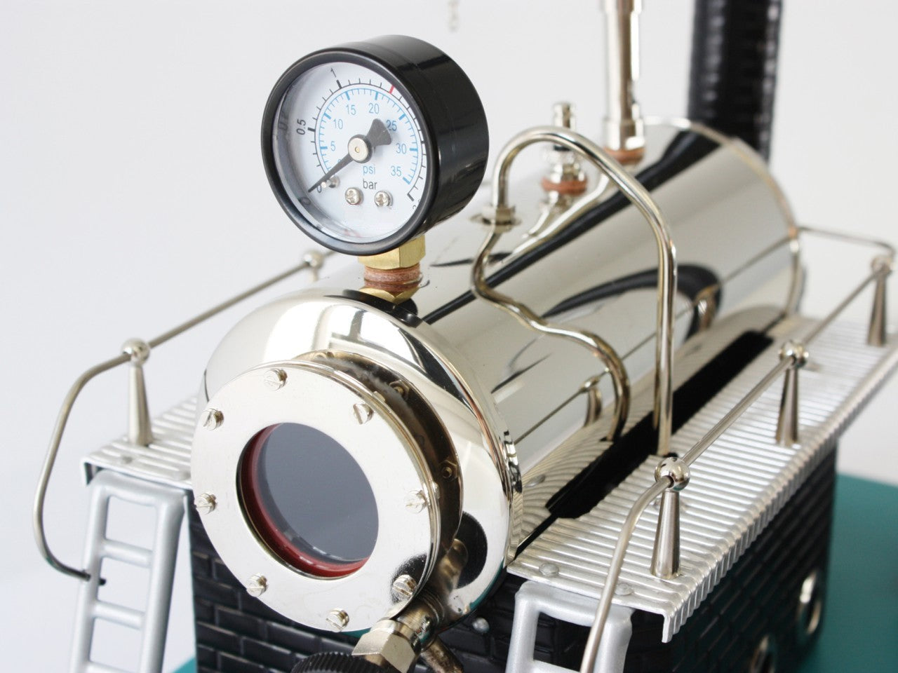 Metal Steam Engine with Street Light